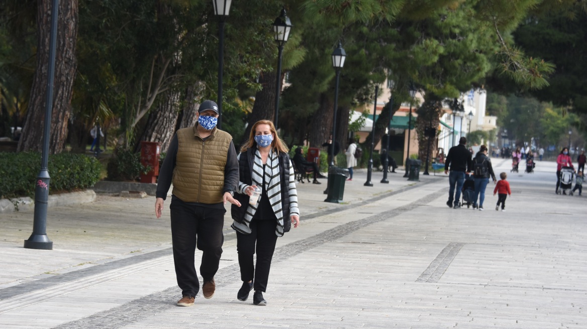 Σχεδόν 300 εισαγωγές ασθενών το τελευταίο 24ωρο - «Σπάει» το φράγμα των 1.000 θανάτων ο Οκτώβριος