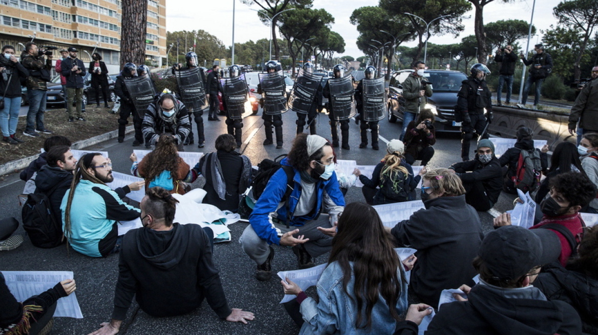 Ιταλία - G20: Διαδηλωτές προσπάθησαν να μπλοκάρουν την οδό που οδηγεί στο συνεδριακό κέντρο