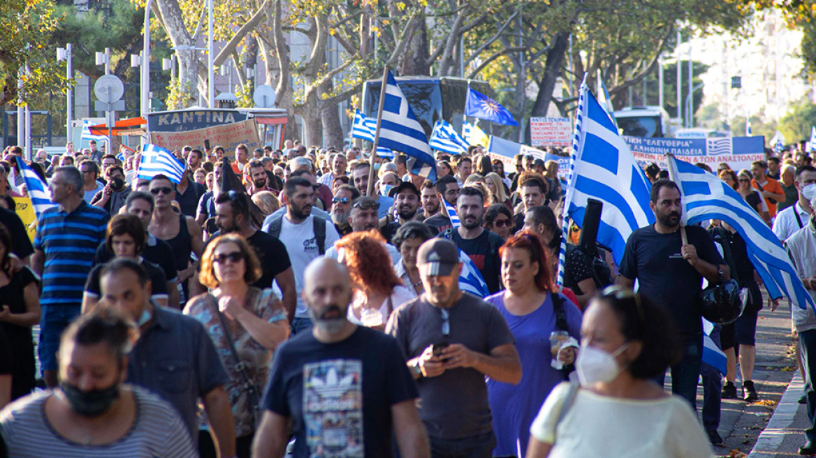 Επίθεση στον Βασιλακόπουλο: Οι αρνητές απειλούν τους γιατρούς στα νοσοκομεία, στο δρόμο, στα κοινωνικά δίκτυα, στα τηλέφωνα τους