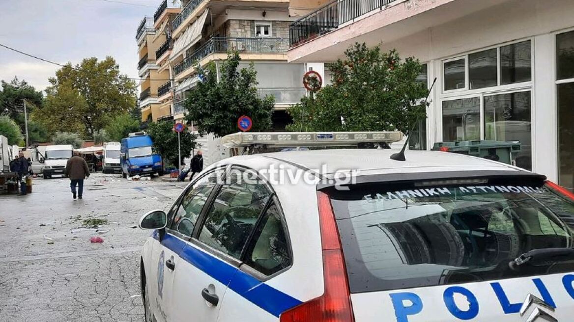 Τύχη βουνό για κοριτσάκι που έπεσε από τον 4ο όροφο πάνω σε περαστικό στη Θεσσαλονίκη