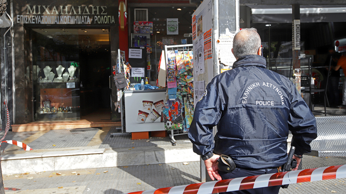 Ληστεία μετά φόνου στη Θεσσαλονίκη: Βίντεο με τις σκηνές πανικού λίγο μετά την αιματηρή ληστεία στο ψιλικατζίδικο