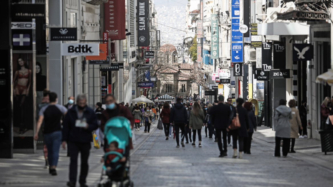 Ποια νέα μέτρα εξετάζει η κυβέρνηση σε κλειστούς χώρους και σε δημόσιες υπηρεσίες