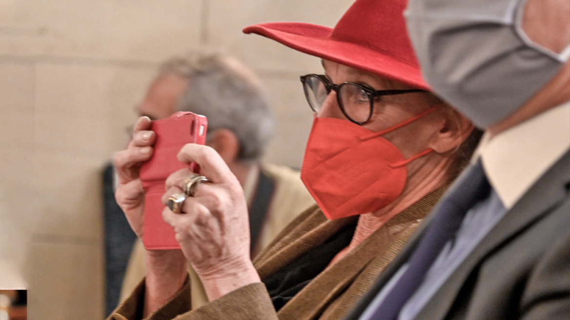 Ίνγκεμποργκ Μπέουχελ: Φεύγω από την Ελλάδα, λέει η δημοσιογράφος που επιστρέφει πίσω στην Ολλανδία