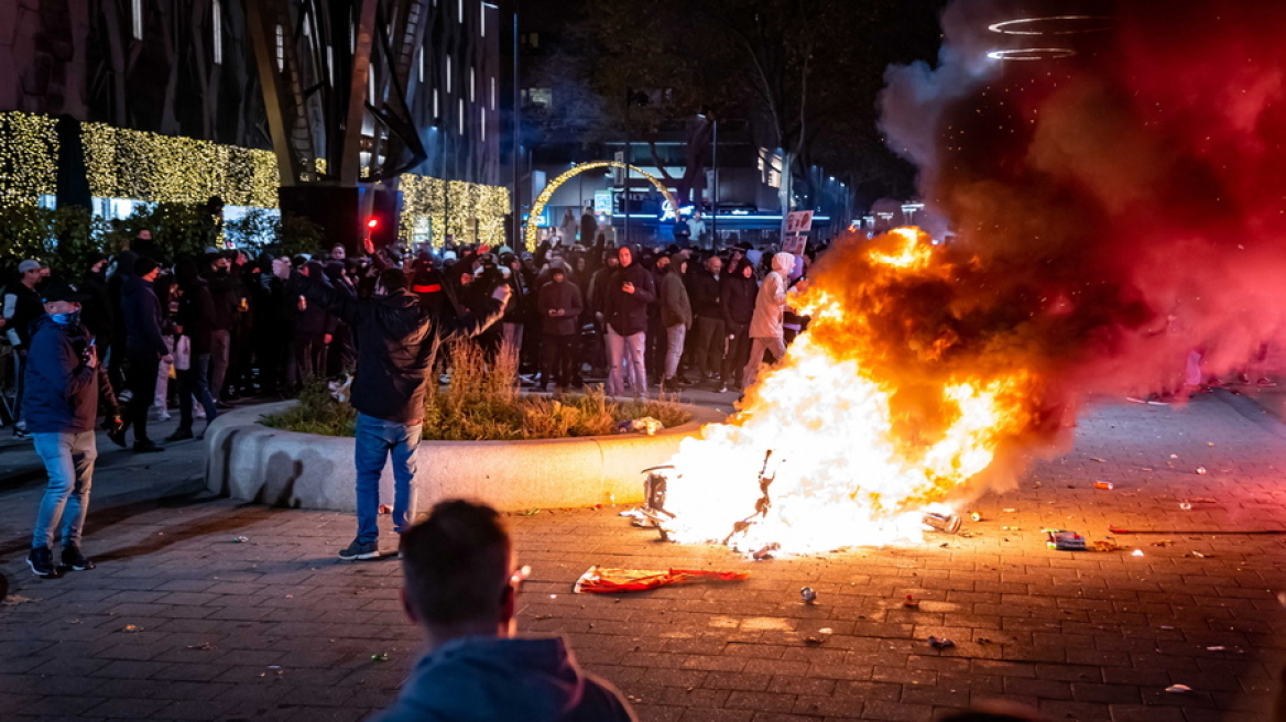 Ταραχές με πυροβολισμούς στον αέρα στο Ρότερνταμ, σε διαδήλωση κατά των μέτρων για τον κορωνοϊό