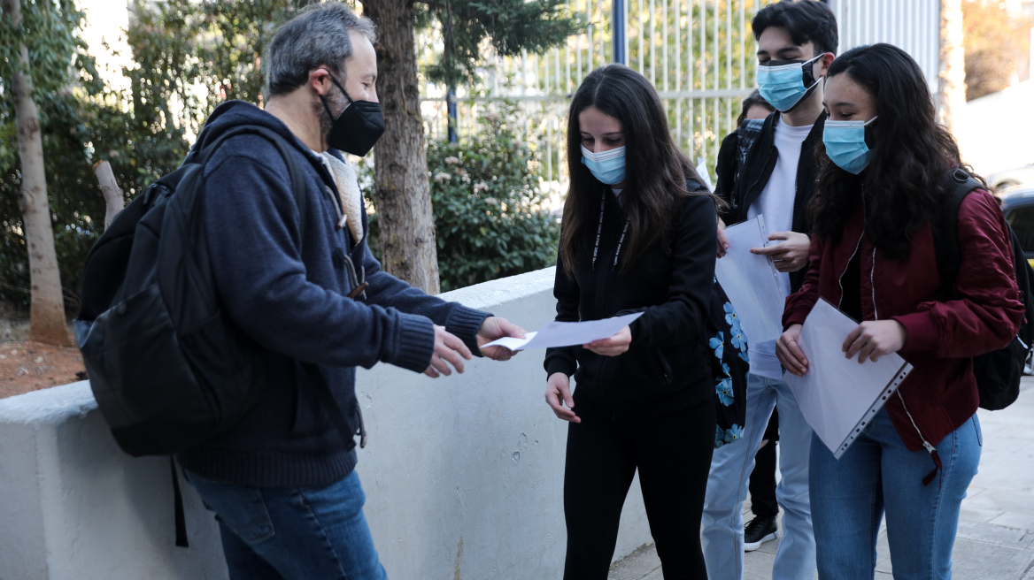 Ποια μέτρα ισχύουν από τη Δευτέρα σε σχολεία και πανεπιστήμια