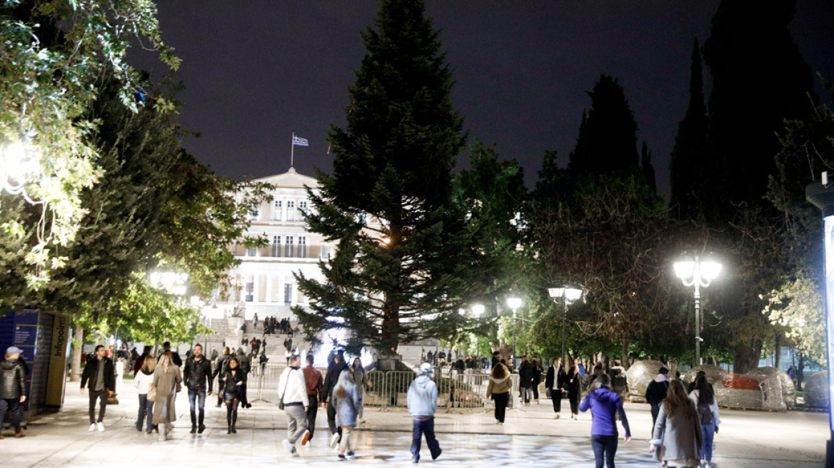 Σαββατοκύριακο προετοιμασίας για το νέο κύμα μέτρων με το βλέμμα στα Χριστούγεννα