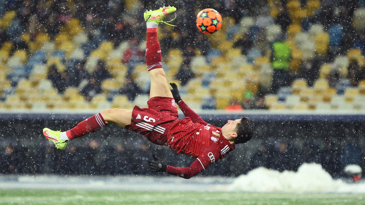 Champions League: Γκολ-ποίημα ο Λεβαντόφσκι, νέο ρεκόρ από Κριστιάνο στις νίκες Μπάγερν και Γιουνάιτεντ 