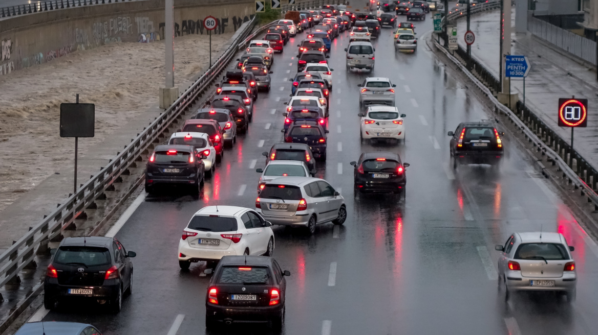 Προβλήματα από την βροχόπτωση στην Αττική  - Πάνω από 80 κλήσεις στην πυροσβεστική