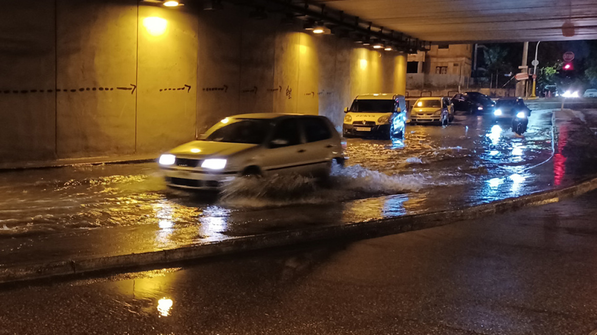 Κακοκαιρία: Προβλήματα από την έντονη βροχόπτωση στην Αττική - Ποιες περιοχές πλήττονται