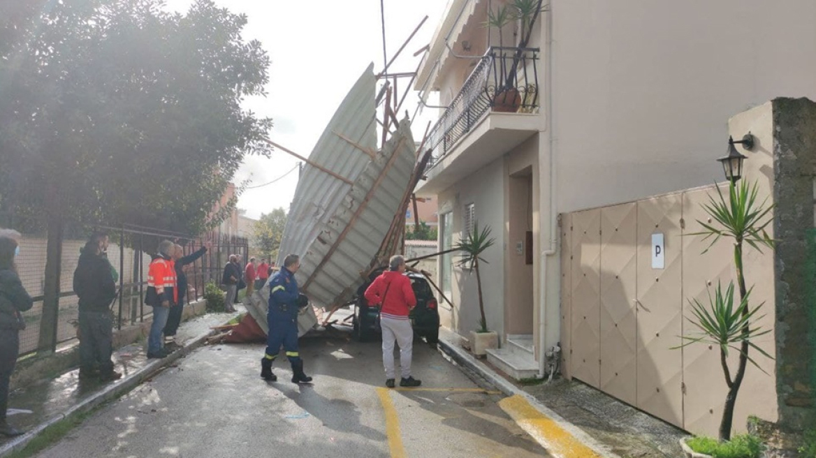 Κακοκαιρία: Μεγάλες ζημιές από ανεμοστρόβιλο - Κατολίσθηση στη Ναύπακτο