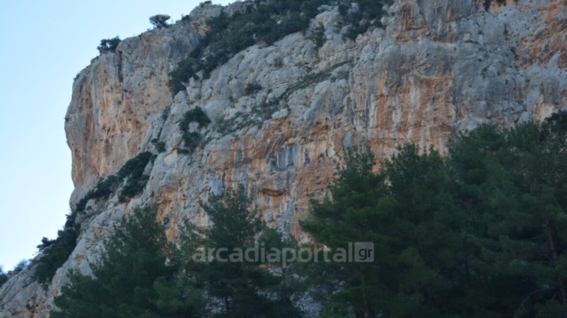 Τραγωδία στο Λεωνίδιο: Βράχος αποκολλήθηκε και τραυμάτισε θανάσιμα στο κεφάλι 40χρονο αναρριχητή