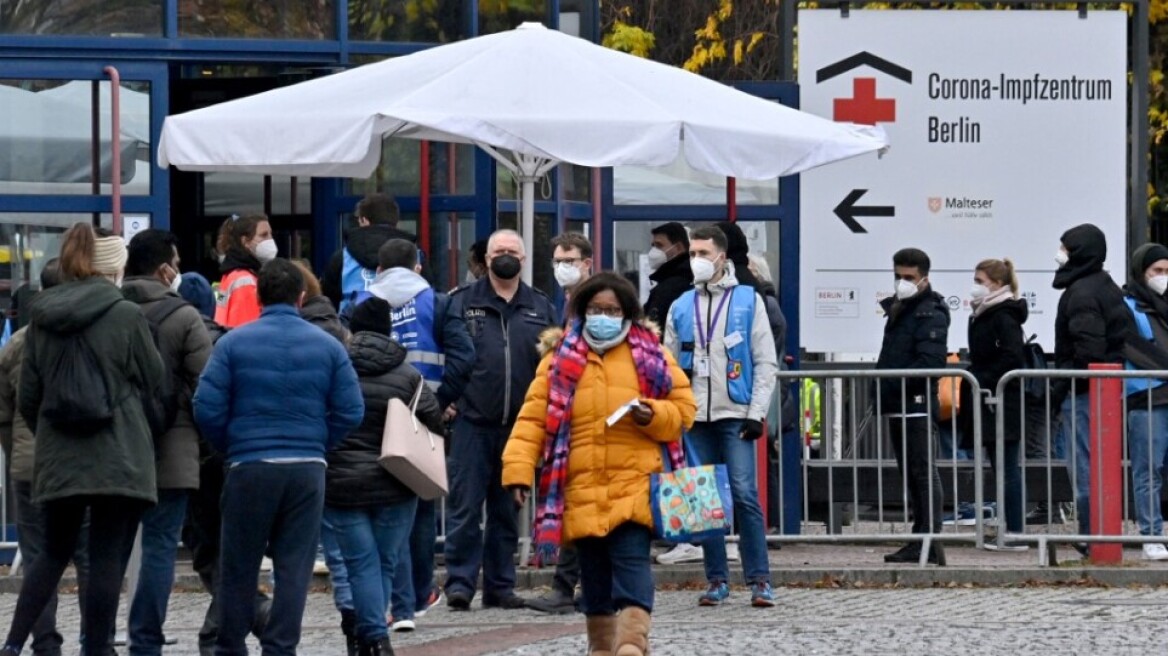 Κορωνοϊός - Γερμανία: Σκέψεις για αυστηρά μέτρα και για εμβολιασμένους στις περιοχές που «δοκιμάζονται» από την πανδημία