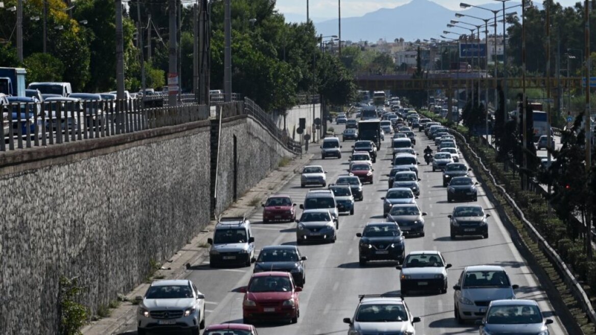 Τέλη κυκλοφορίας: Διευκρινίσεις για οχήματα σε ακινησία, διαγραφές και μεταβιβάσεις