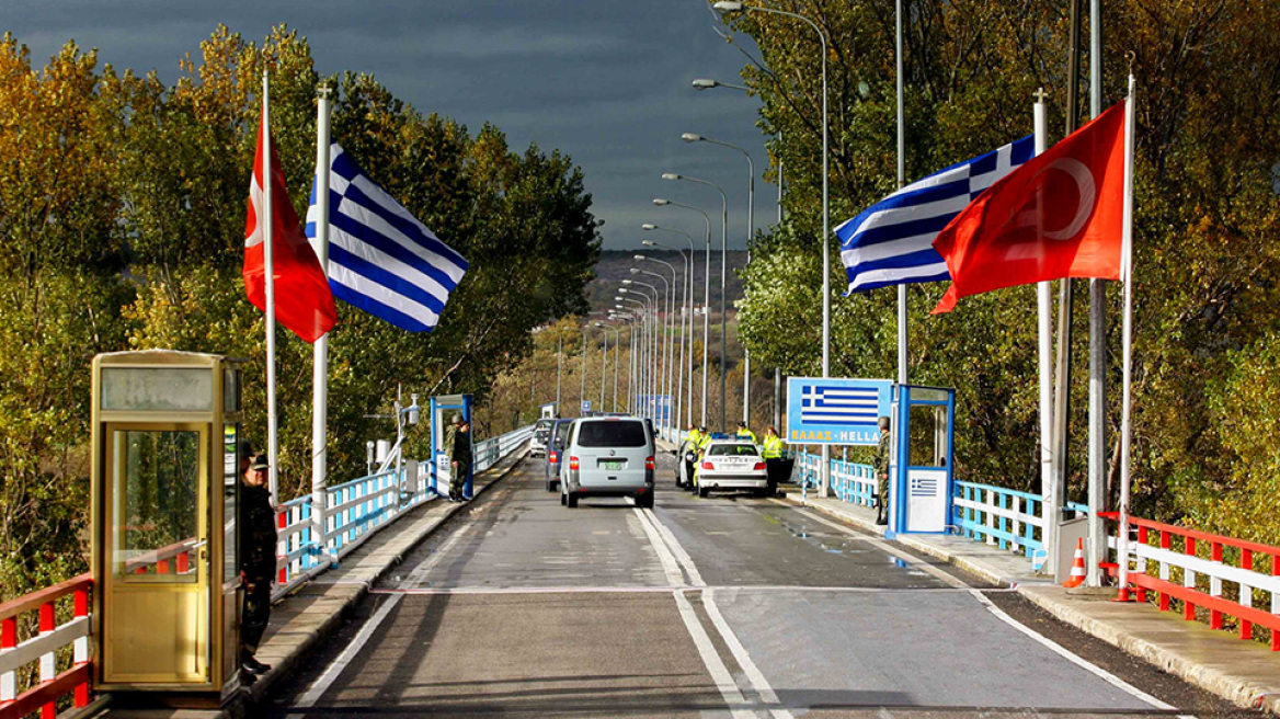 Έβρος: Τούρκοι συνέλαβαν Έλληνα αστυνομικό και τη σύντροφό του που πέρασαν τα σύνορα 