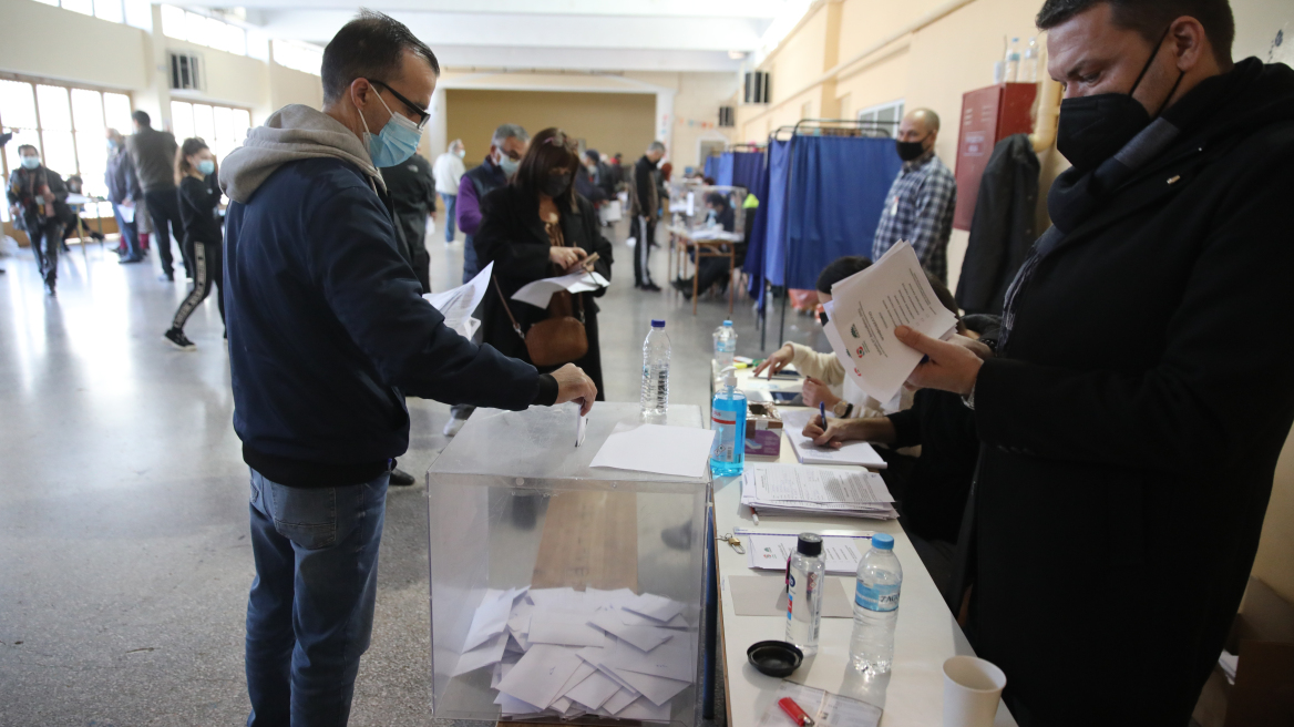 Εκλογές ΚΙΝΑΛ: Άνοιξαν οι κάλπες, πού και πώς ψηφίζουν οι πολίτες