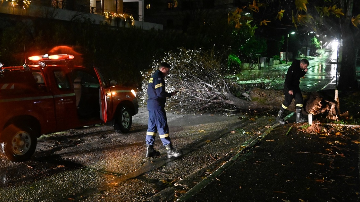 Κακοκαιρία: Πάνω από 900 κλήσεις σε 24 ώρες στην Πυροσβεστική για αντλήσεις υδάτων και μεταφορές ατόμων