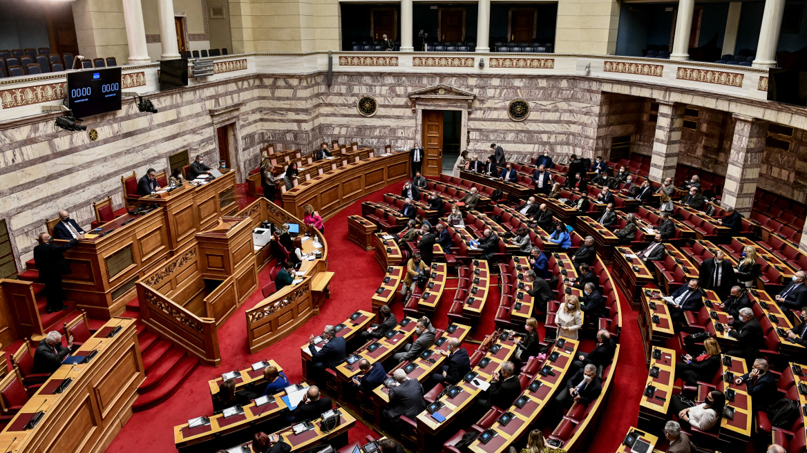 Με αντιπαράθεση κυβέρνησης - αντιπολίτευσης η πρεμιέρα της συζήτησης του προϋπολογισμού