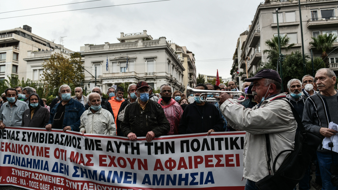 Συγκέντρωση διαμαρτυρίας συνταξιούχων στην Πλατεία Κλαυθμώνος 