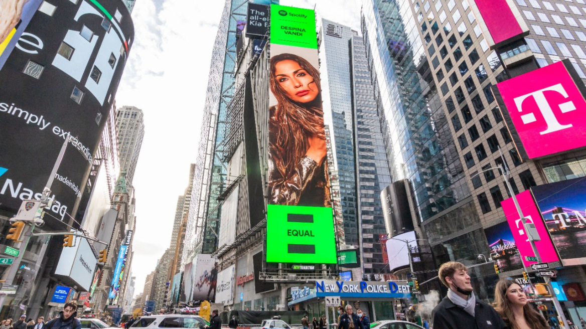 Η Δέσποινα Βανδή μπήκε σε billboard στην Times Square της Νέας Υόρκης