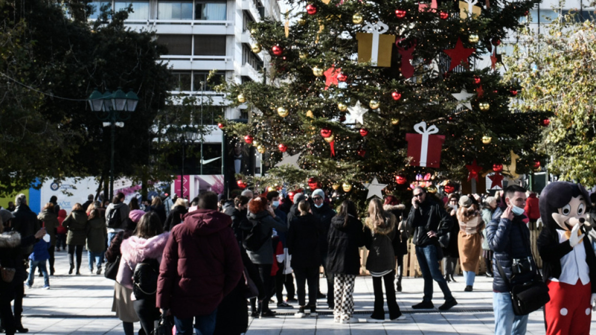 Χριστούγεννα με τη μετάλλαξη Όμικρον – Τι σκέφτονται κυβέρνηση και ειδικοί