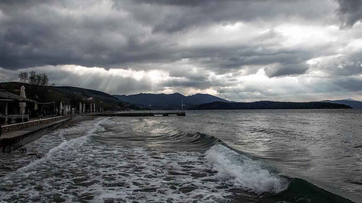 Βελτιωμένος ο καιρός αύριο Τρίτη στο μεγαλύτερο μέρος της χώρας - Πού θα βρέξει