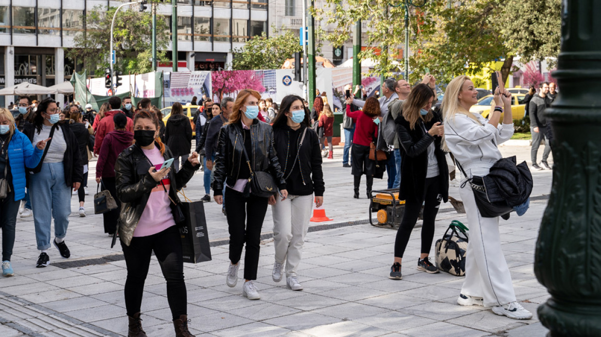 Μετάλλαξη Omicron: «Δύσκολες εβδομάδες» οι πρώτες του 2022 από το διπλό κύμα της πανδημίας