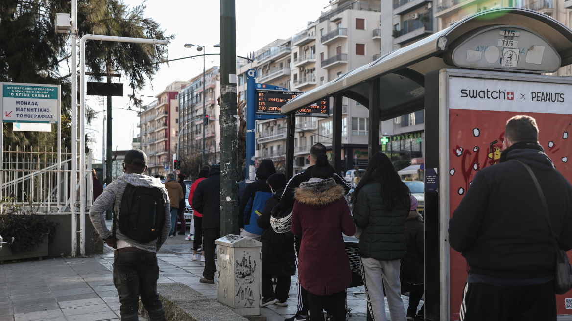 Ουρές και σήμερα έξω από το Κέντρο Υγείας της Αλεξάνδρας για ένα τεστ κορωνοϊού