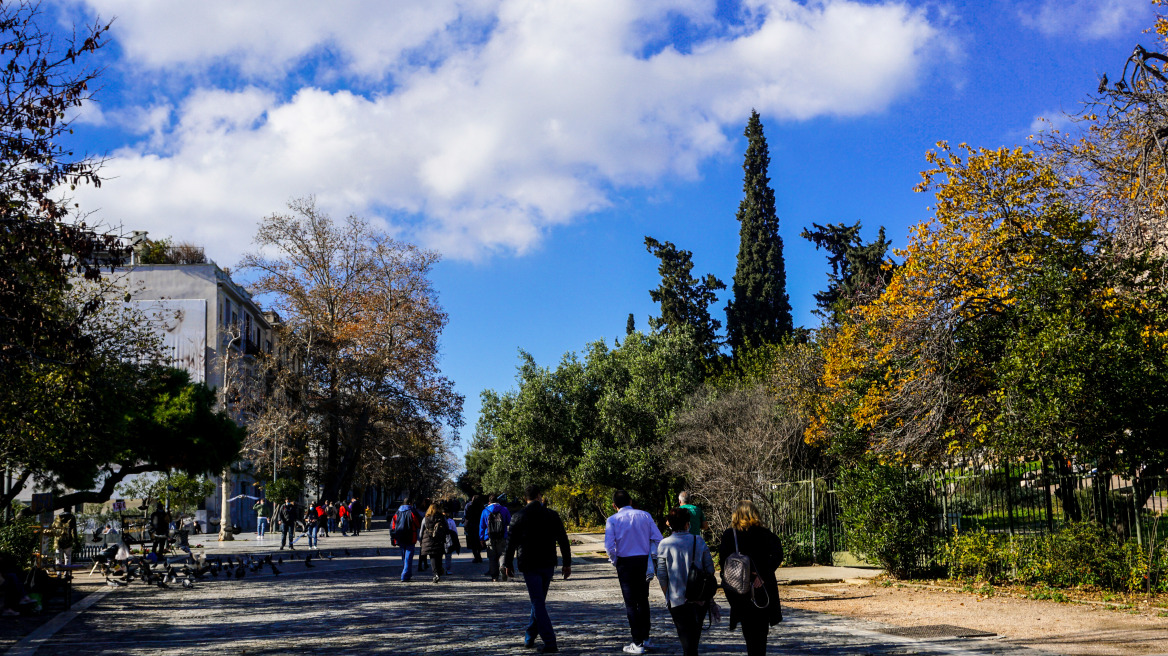 Καιρός: Αραιές νεφώσεις σήμερα και υψηλές για την εποχή θερμοκρασίες