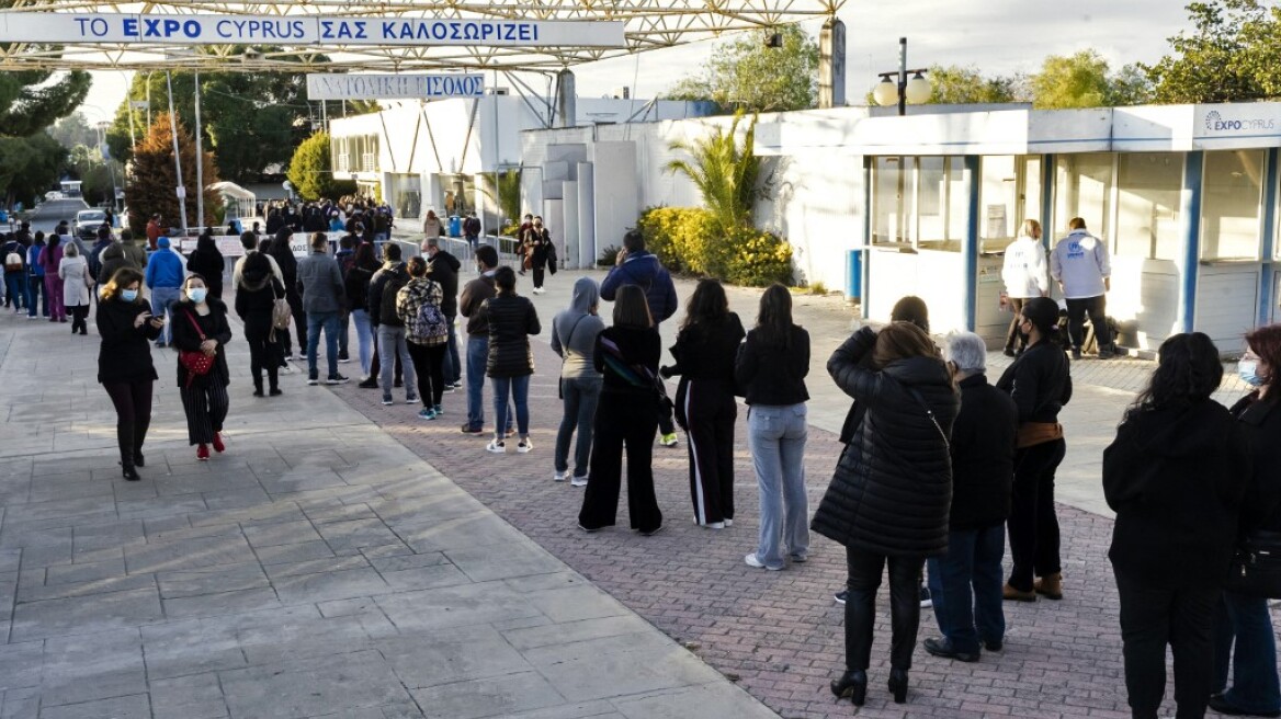 Νέα μέτρα στην Κύπρο για την αναχαίτιση της μετάλλαξης Omicron