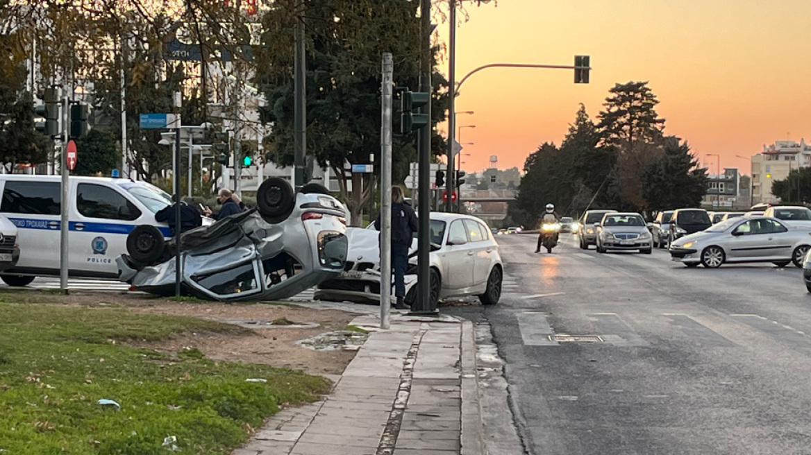 Σοβαρό τροχαίο στη λεωφόρο Αλίμου