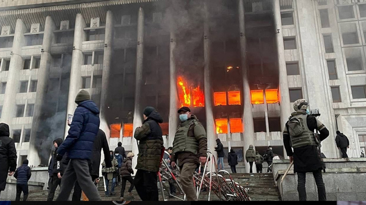 Χάος στο Καζακστάν: 18 μέλη των δυνάμεων ασφαλείας σκοτώθηκαν και πάνω από 700 τραυματίστηκαν