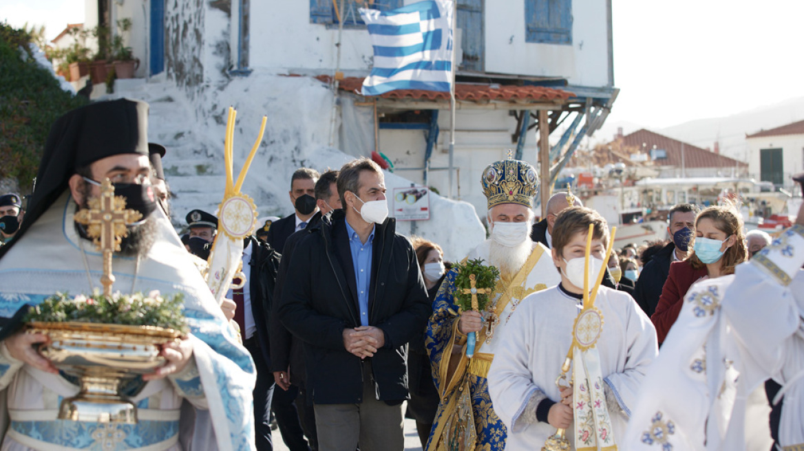 Μητσοτάκης από Άγιο Ευστράτιο: Επιλογή ζωής το εμβόλιο 