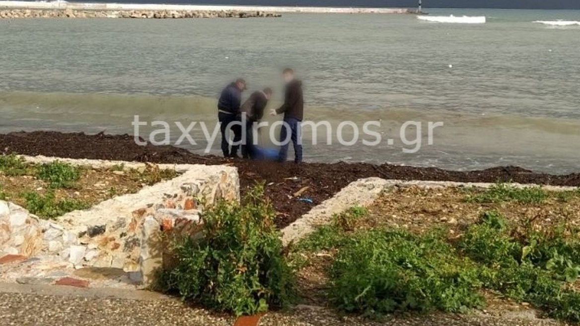 Σκόπελος: Μυστήριο με πτώμα που ξεβράστηκε στο λιμάνι – Ερευνάται αν ανήκει σε μοναχό