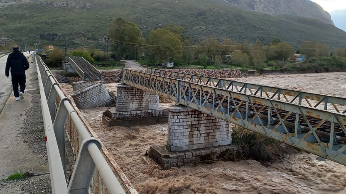 Γέφυρα Ευήνου: Εκκλήσεις για την αποκατάσταση των ζημιών και τον τερματισμό της ταλαιπωρίας  