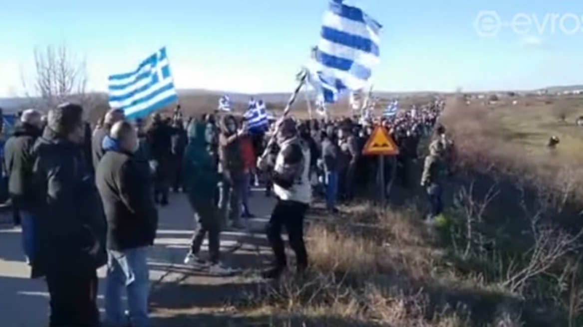 Έβρος: Πέτρες και χημικά έξω από το ΚΥΤ στο Φυλάκιο