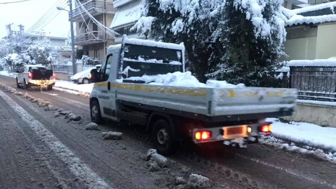 Χιόνια στην Αθήνα-Κακοκαιρία «Ελπίς»: Κατέβασε ρολά το δημόσιο στις 12:00