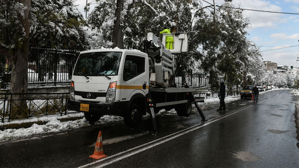 Χιόνια-Κακοκαιρία Ελπίς: Τεράστια προβλήματα στην ηλεκτροδότηση - Ολόκληρες περιοχές έκλεισαν 24 ώρες χωρίς ρεύμα