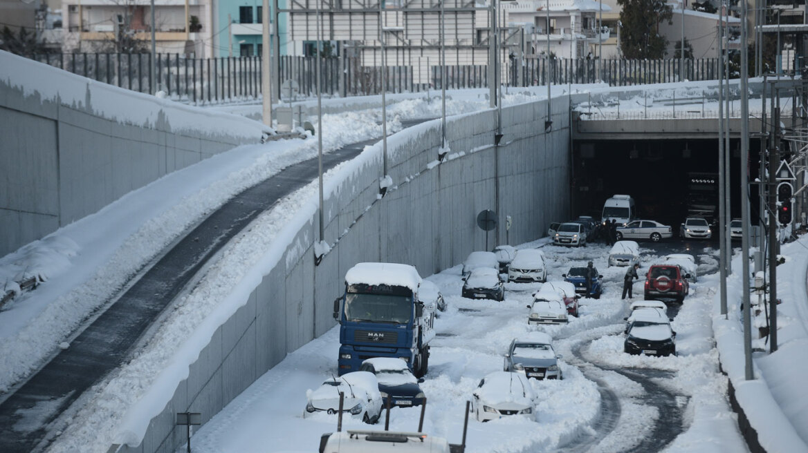 Κακοκαιρία: Σε σοβαρή κατάσταση ο 62χρονος που υπέστη έμφραγμα εγκλωβισμένος στην Αττική Οδό