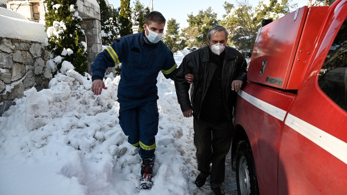 Κακοκαιρία - Χιόνια στην Αθήνα: Αυξημένα τα περιστατικά με κατάγματα στα νοσοκομεία, λέει το ΕΚΑΒ