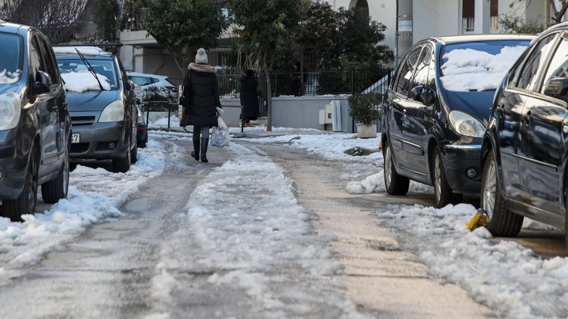 Κακοκαιρία Ελπίς: Με τηλεκπαίδευση τα σχολεία έως και την Παρασκευή - Τηλεργασία στον ιδιωτικό τομέα σε Αττική και Κρήτη