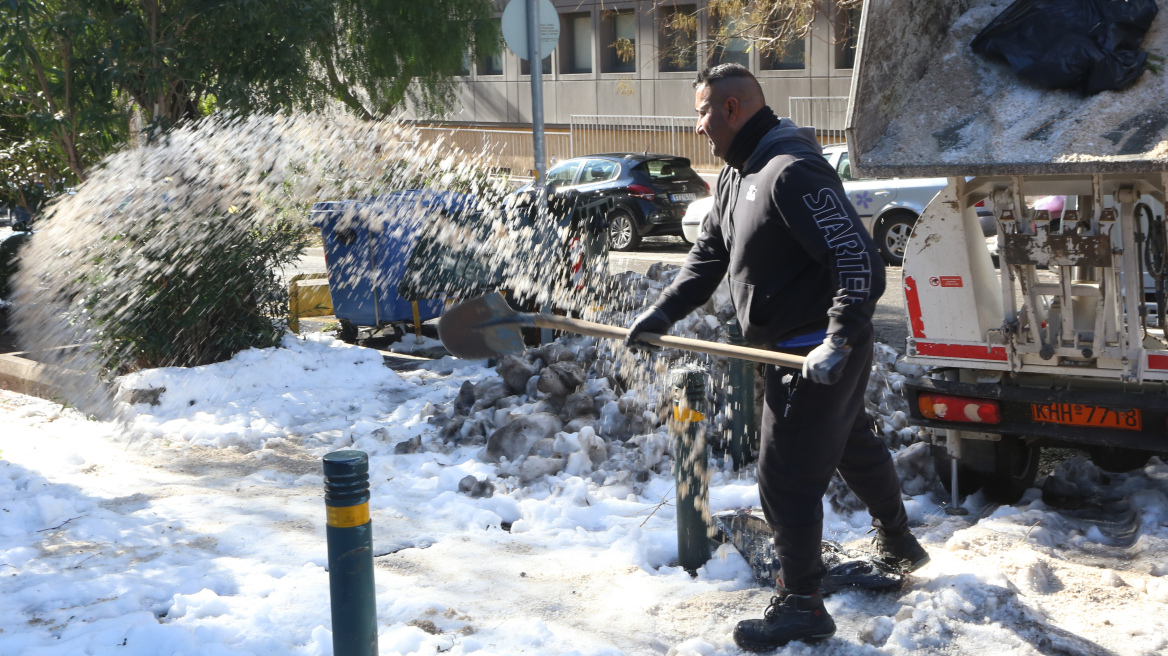  Αγία Παρασκευής Παραμένουν τα προβλήματα σε μικρότερους δρόμους του δήμου 