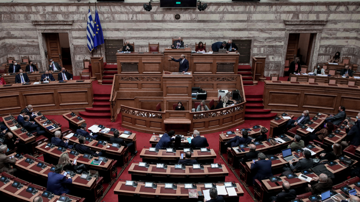 Δείτε live: Δεύτερη μέρα της συζήτησης στη Βουλή για την πρόταση δυσπιστίας