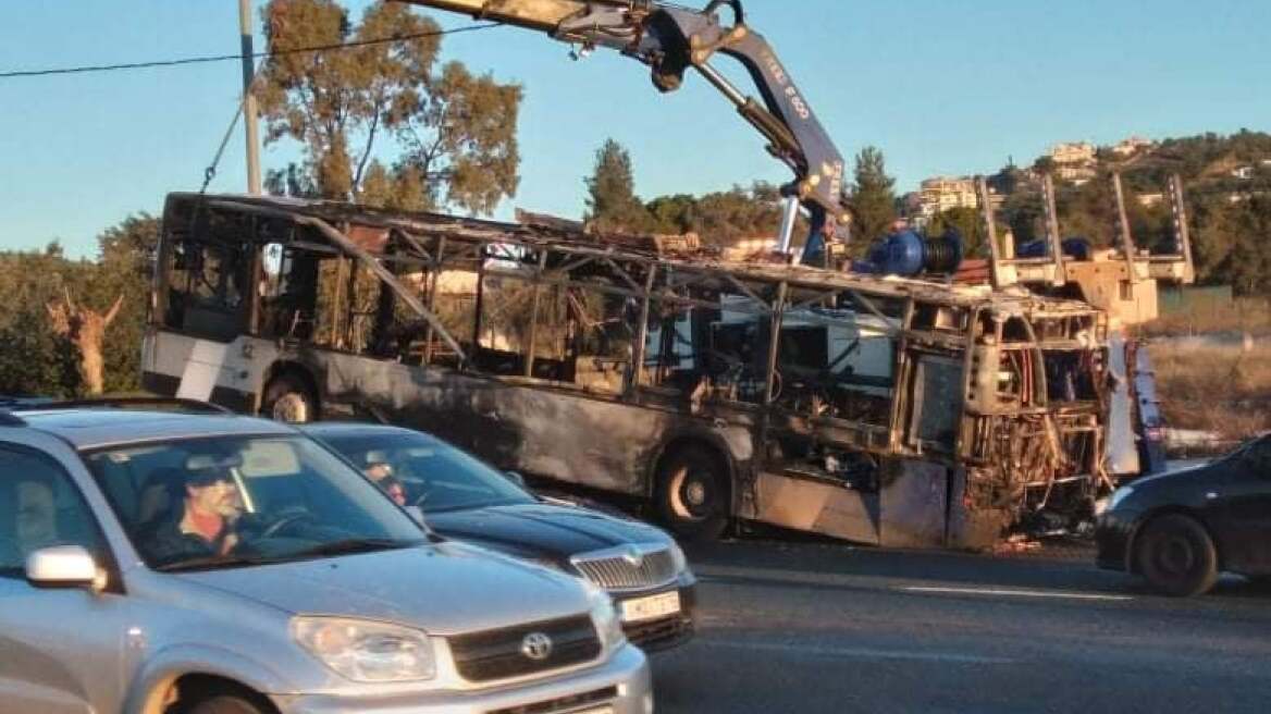 Παλλήνη: Λεωφορείο τυλίχθηκε στις φλόγες ενώ εκτελούσε δρομολόγιο