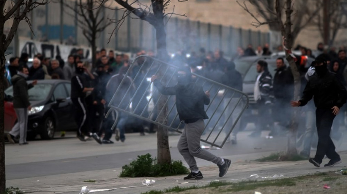 Χούλιγκαν από τη Θεσσαλονίκη: Πάμε και τους χτυπάμε όλοι μαζί