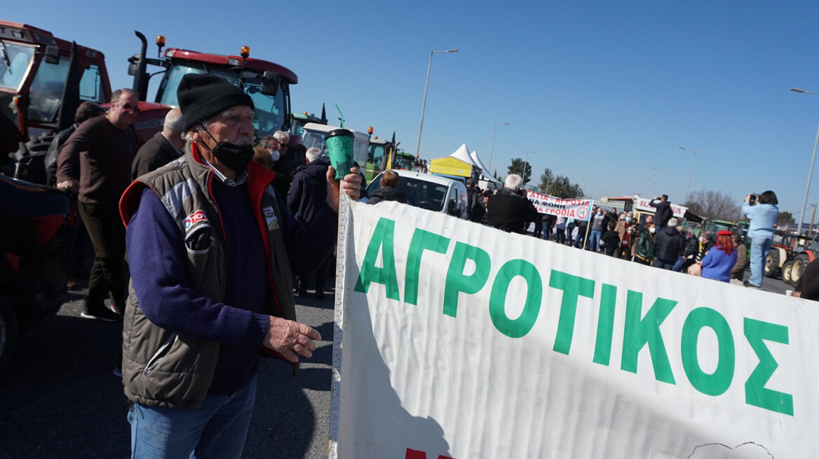 Αγρότες: Κινητοποιήσεις και μπλόκα σε όλη την Ελλάδα 