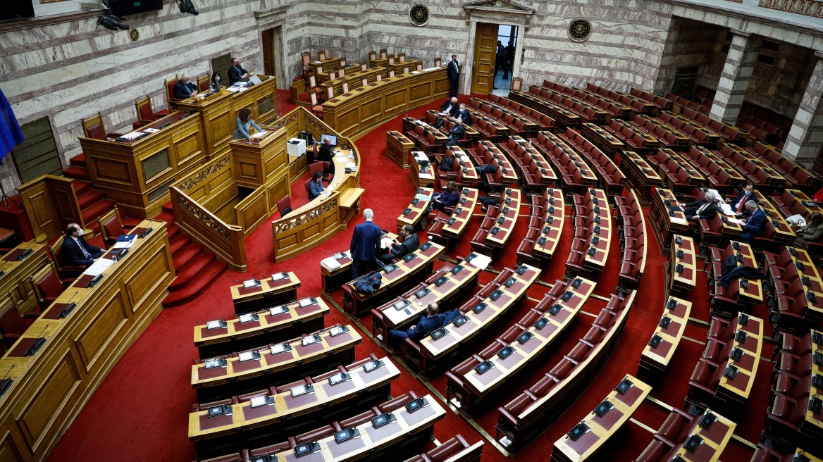 Βουλή: Ψηφίστηκε η φοροαπαλλαγή του πτητικού επιδόματος και η εξόφληση των φόρων από αναδρομικά σε 48 δόσεις 