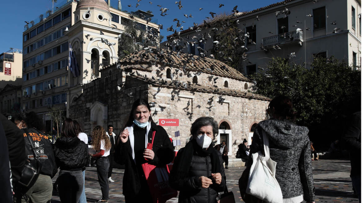 Κορωνοϊός: Σε επιφυλακή οι ειδικοί για τη μεγάλη διασπορά - Φόβοι για αύξηση των νοσηλειών την επόμενη εβδομάδα