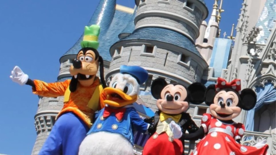 Η Disney World καταργεί τη μάσκα για τους πλήρως εμβολιασμένους επισκέπτες