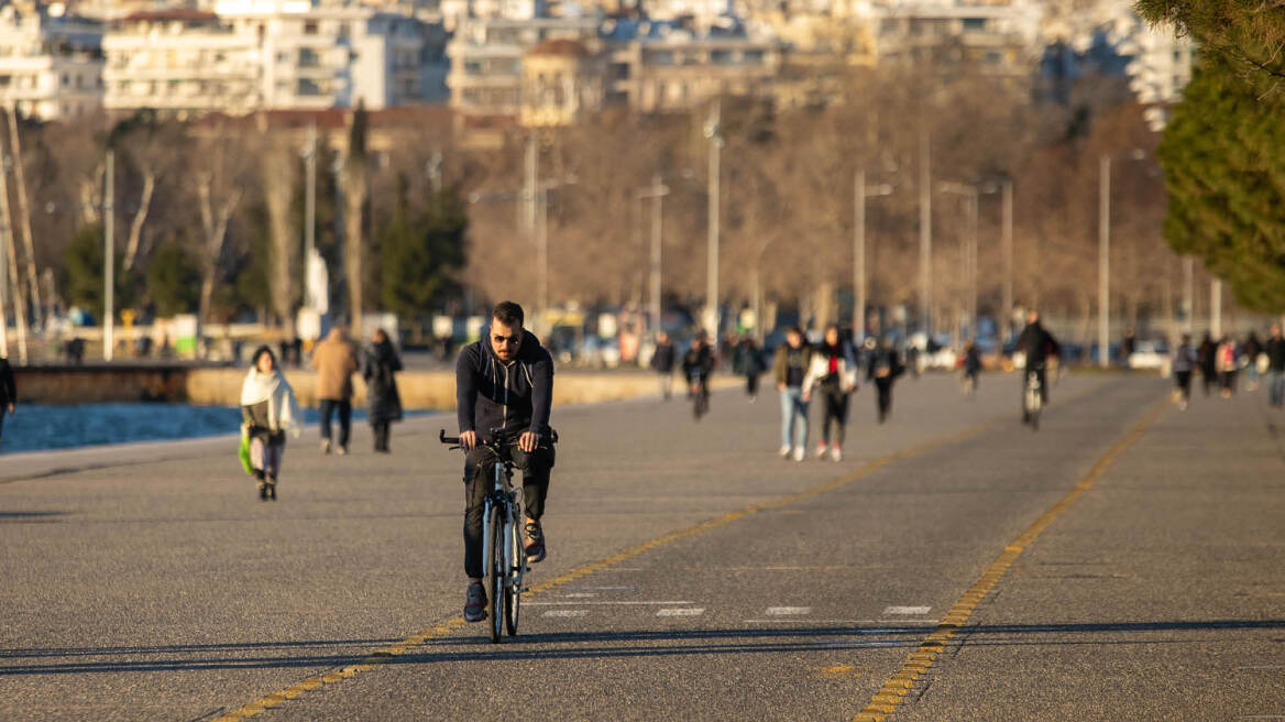 Κορωνοϊός: Στα 9.213 έπεσαν τα κρόύσματα, 376 διασωληνωμένοι, 51 θάνατοι