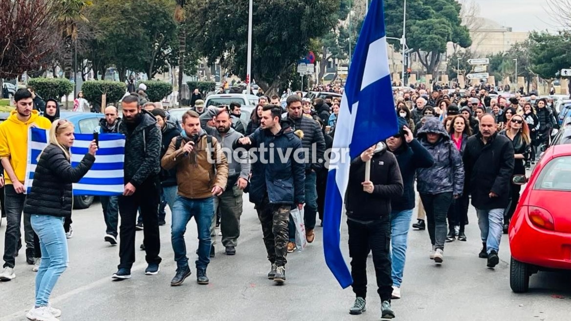 Θεσσαλονίκη: Πορεία κατά του υποχρεωτικού εμβολιασμού στο κέντρο - Δείτε βίντεο